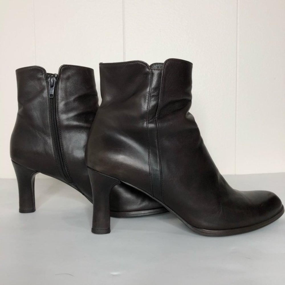 STUART WEITZMAN Chocolate Brown, Side Zip Heeled Ankle Boots Size 7.5 - Picture 3 of 7
